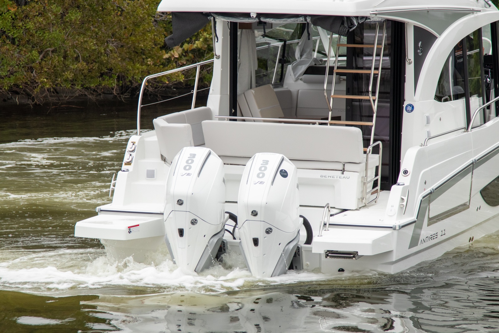 36' 2026 Beneteau Antares 11
