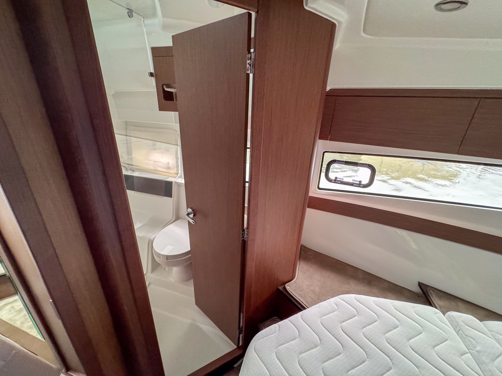 36' 2026 Beneteau Antares 11