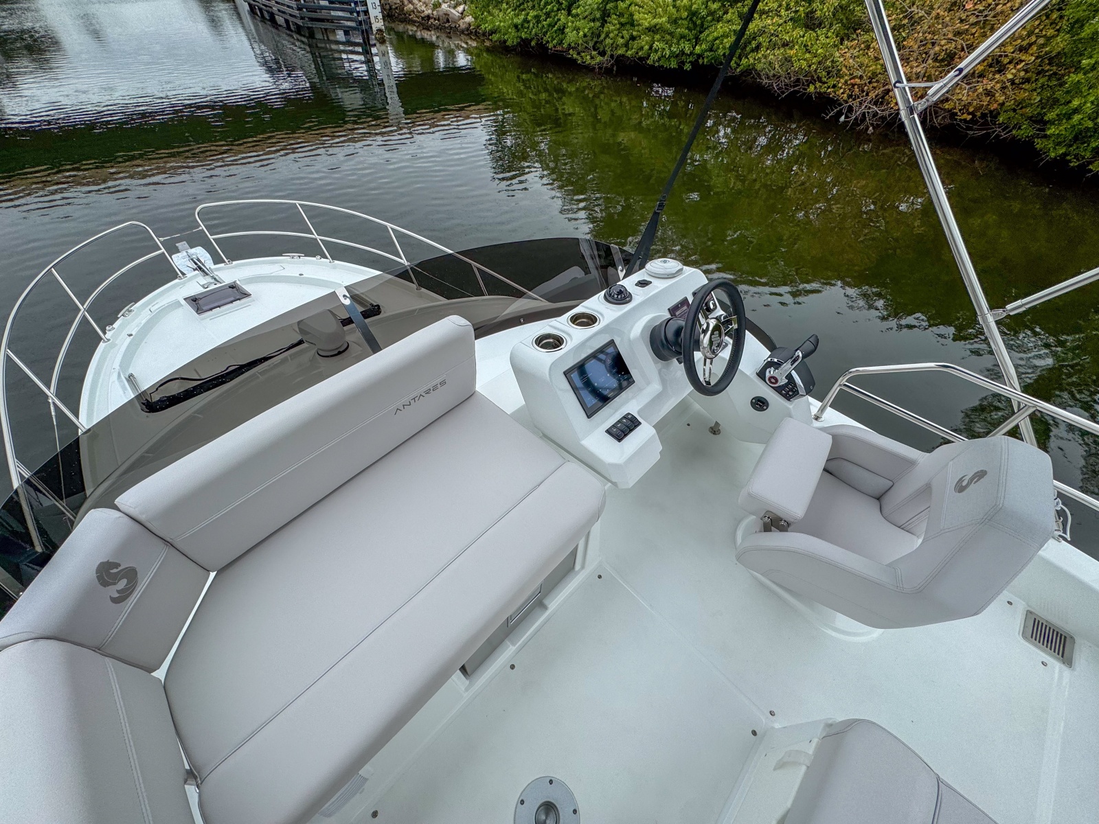 36' 2026 Beneteau Antares 11