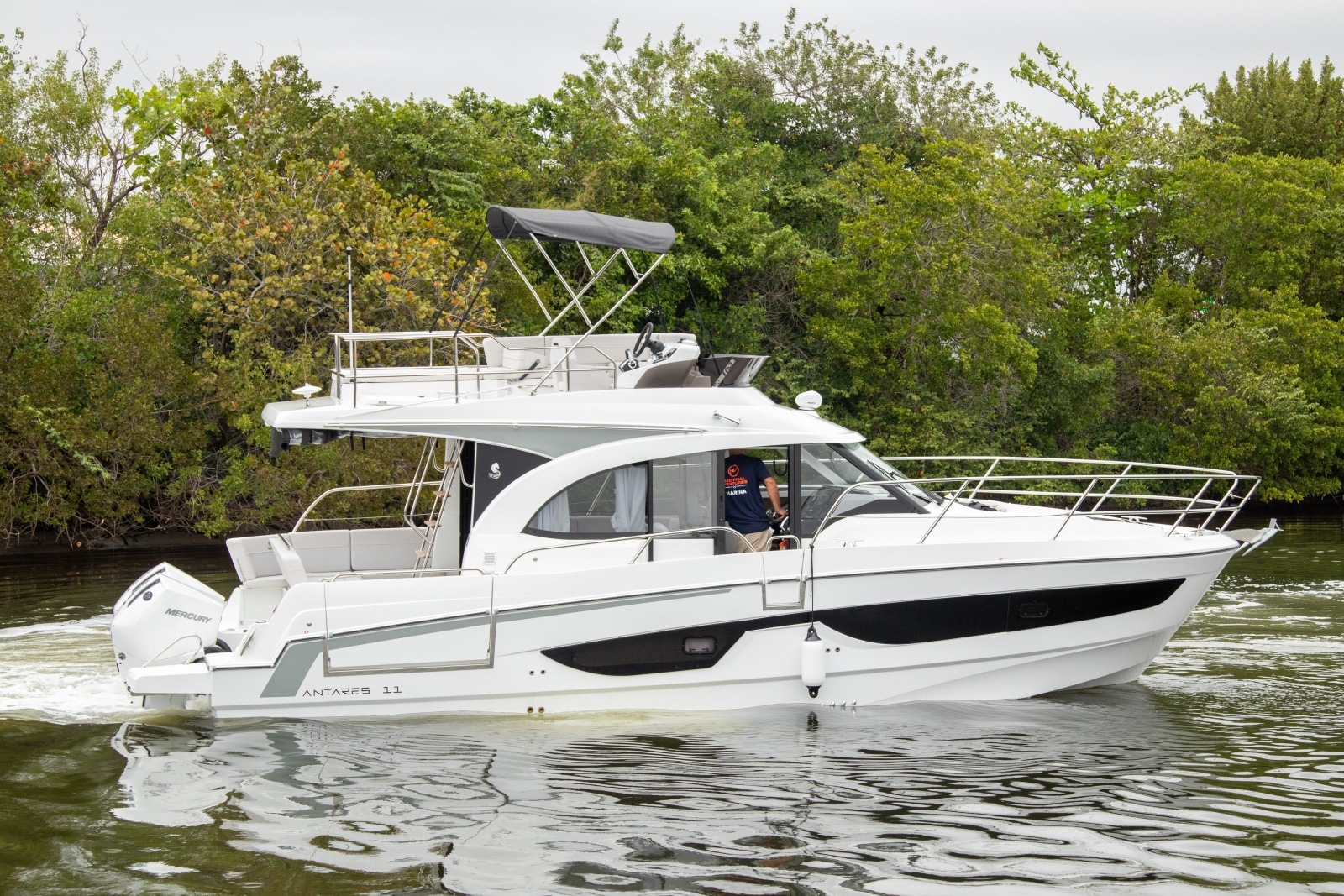 36' 2026 Beneteau Antares 11
