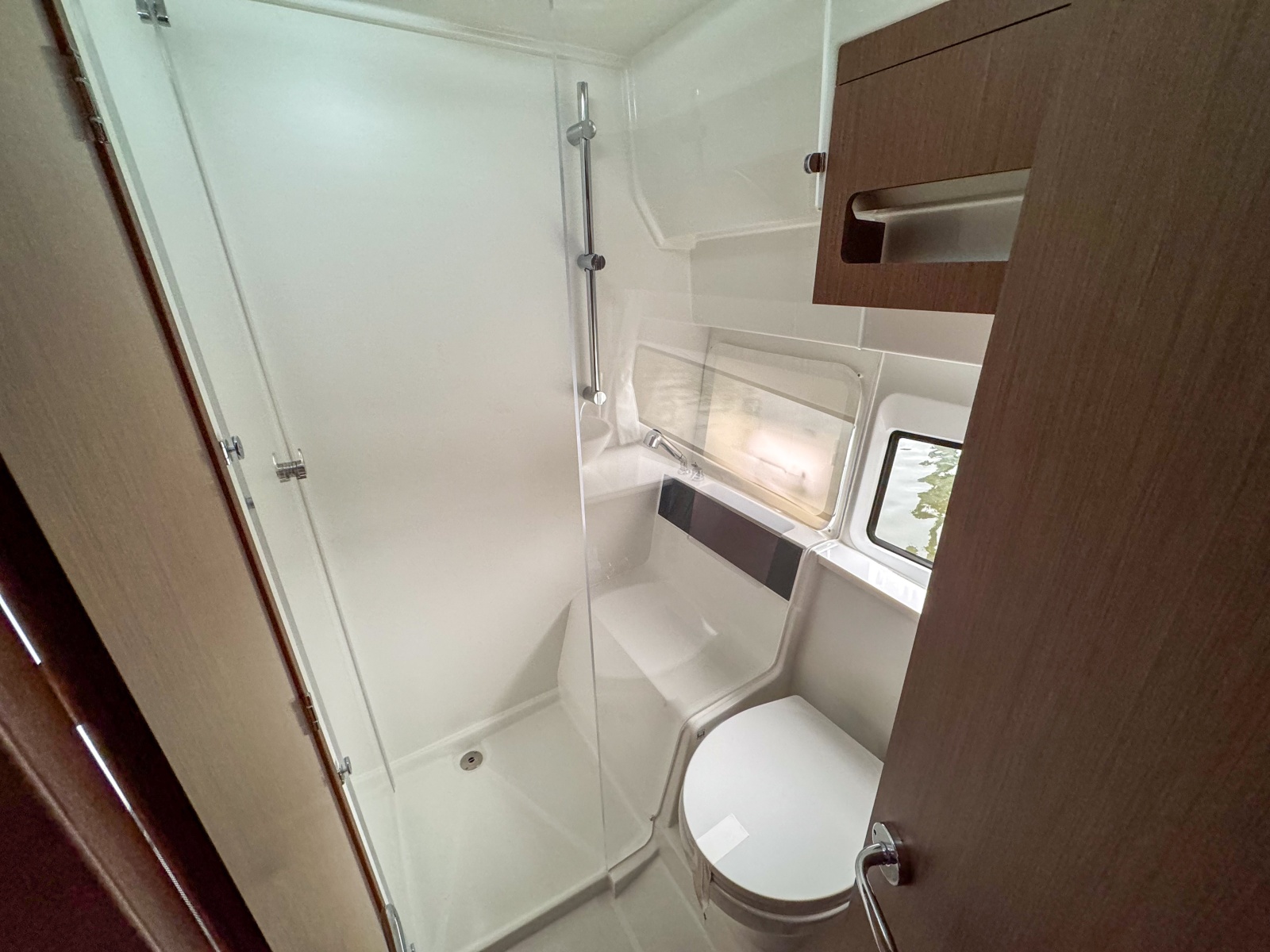 36' 2026 Beneteau Antares 11