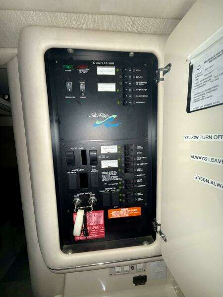 33ft Sea Ray Yacht For Sale