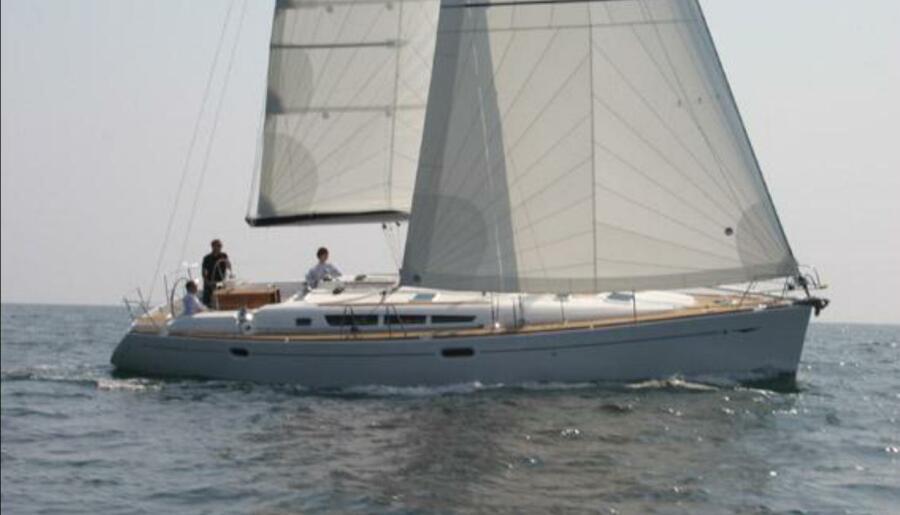 45' 2006 Jeanneau 45