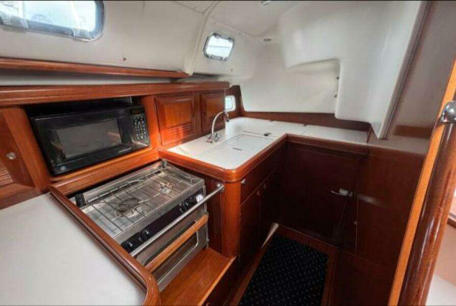 A Domani 40ft Beneteau Yacht For Sale
