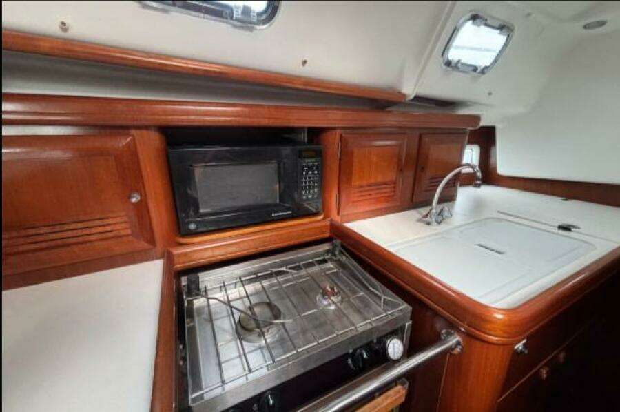 A Domani 40ft Beneteau Yacht For Sale