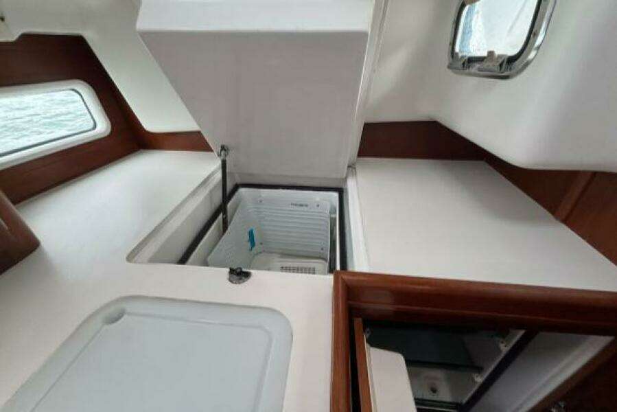 A Domani 40ft Beneteau Yacht For Sale