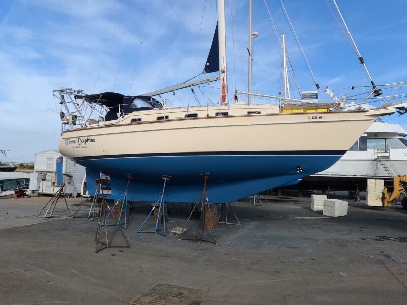 37' 2005 Island Packet 370