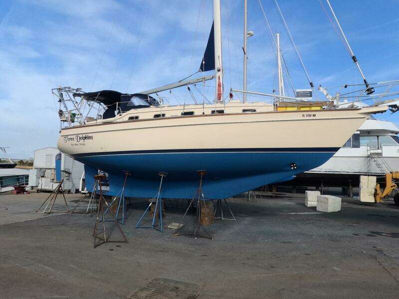 3 DOLPHINS 37ft Island Packet Yacht For Sale