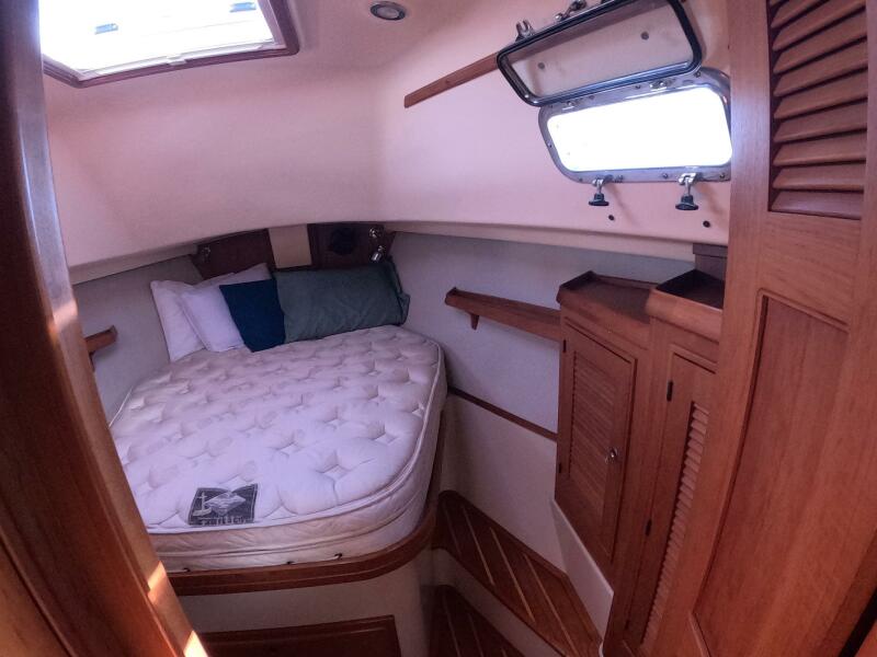 37' 2005 Island Packet 370