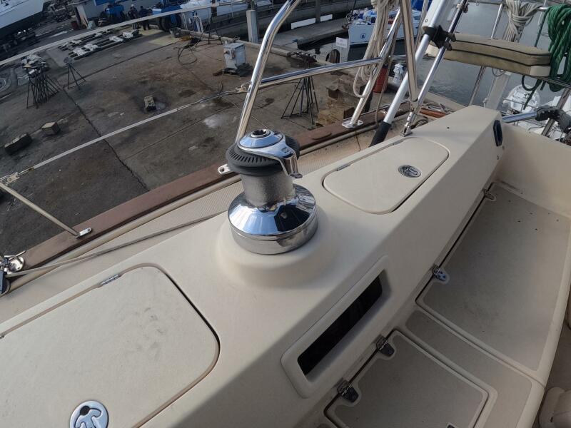 37' 2005 Island Packet 370