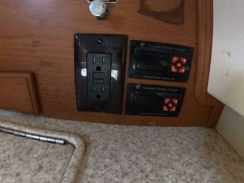 3 DOLPHINS 37ft Island Packet Yacht For Sale