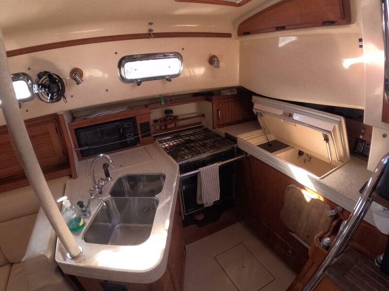 37' 2005 Island Packet 370