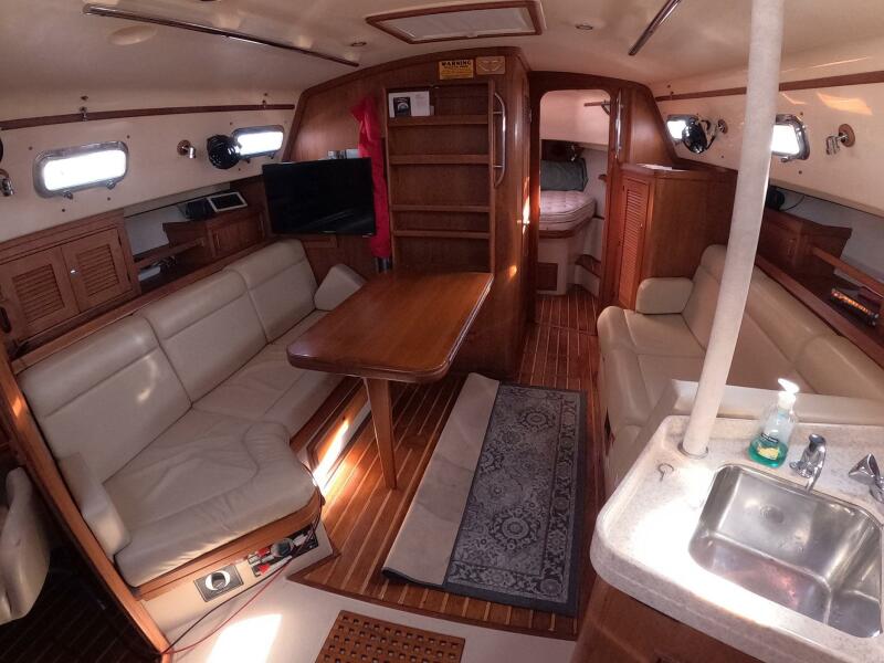 37' 2005 Island Packet 370