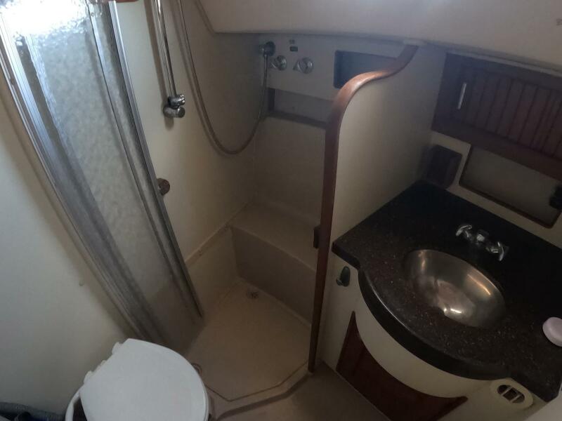 37' 2005 Island Packet 370