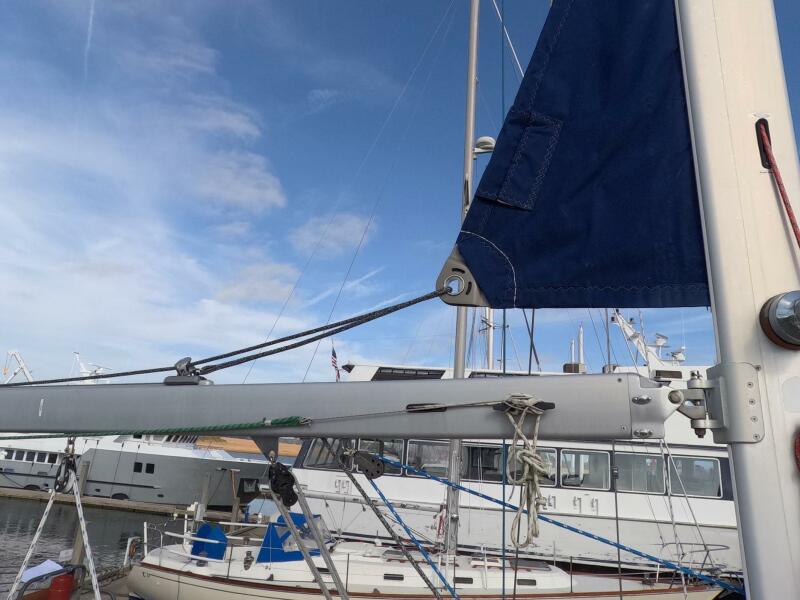 37' 2005 Island Packet 370