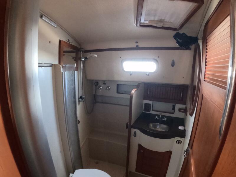 37' 2005 Island Packet 370