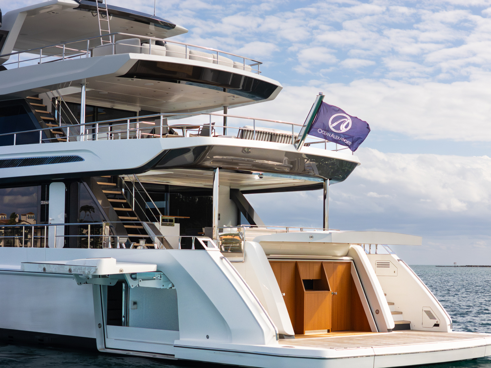 113ft Ocean Alexander Yacht For Sale