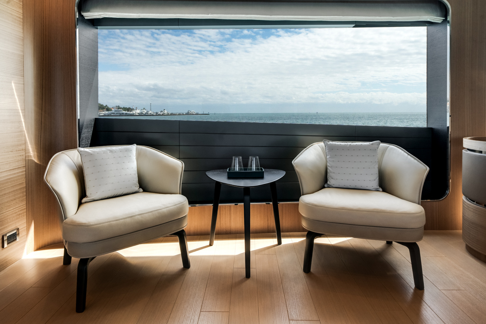 113ft Ocean Alexander Yacht For Sale