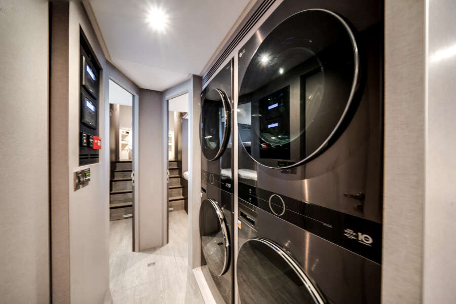 113ft Ocean Alexander Yacht For Sale