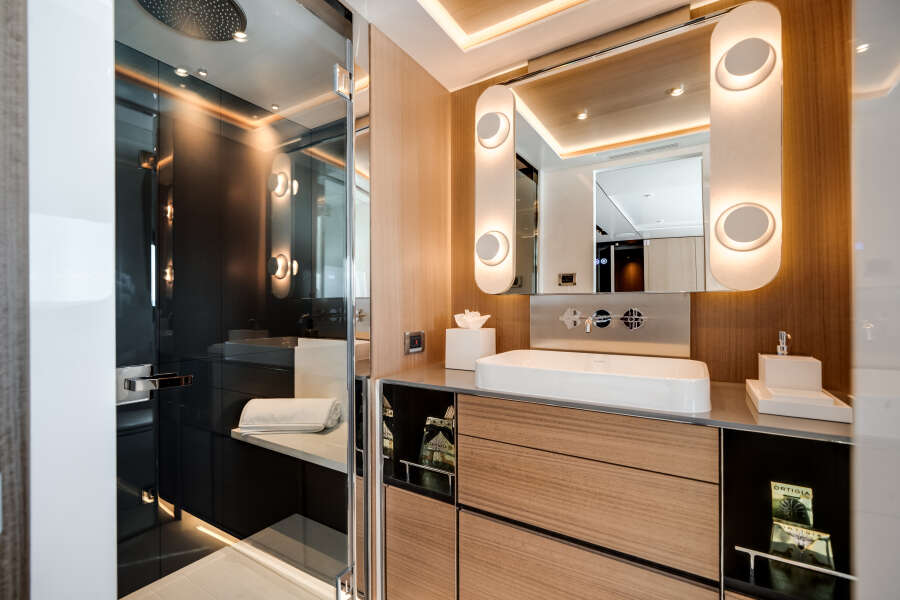 113ft Ocean Alexander Yacht For Sale