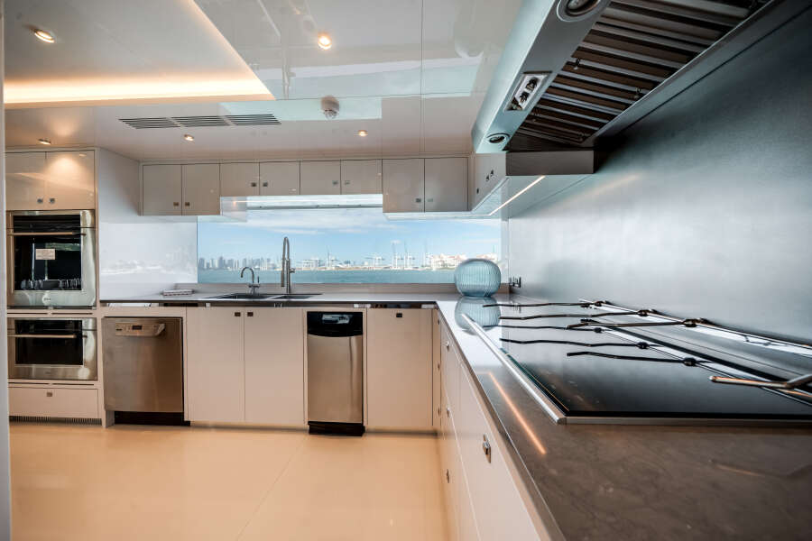 113ft Ocean Alexander Yacht For Sale