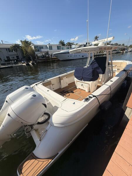 34' 2019 Intrepid 345 Nomad FE