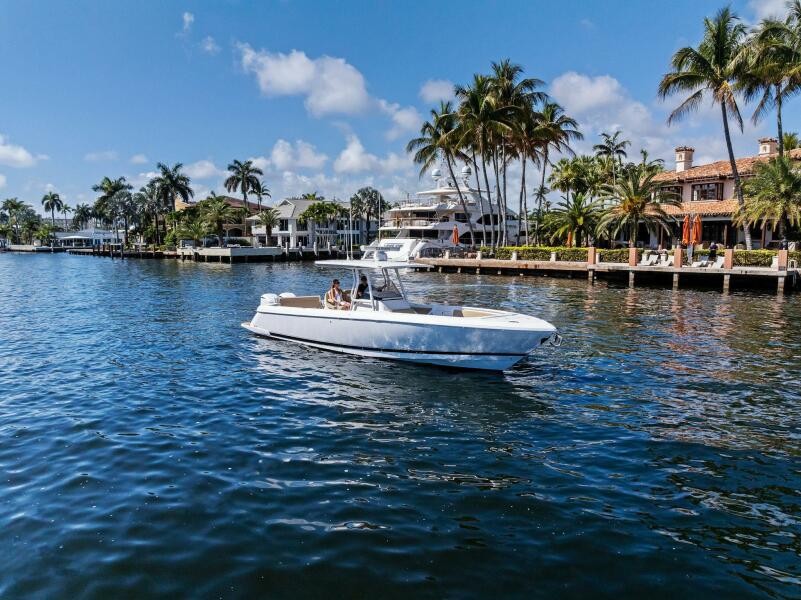 34' 2019 Intrepid 345 Nomad FE