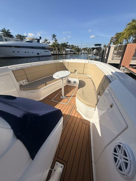 34' 2019 Intrepid 345 Nomad FE