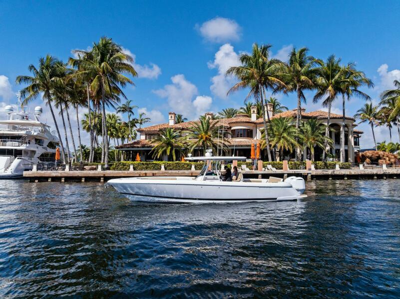 34' 2019 Intrepid 345 Nomad FE