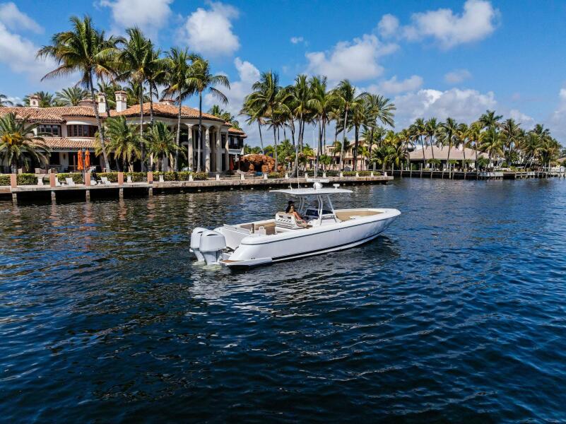 34' 2019 Intrepid 345 Nomad FE