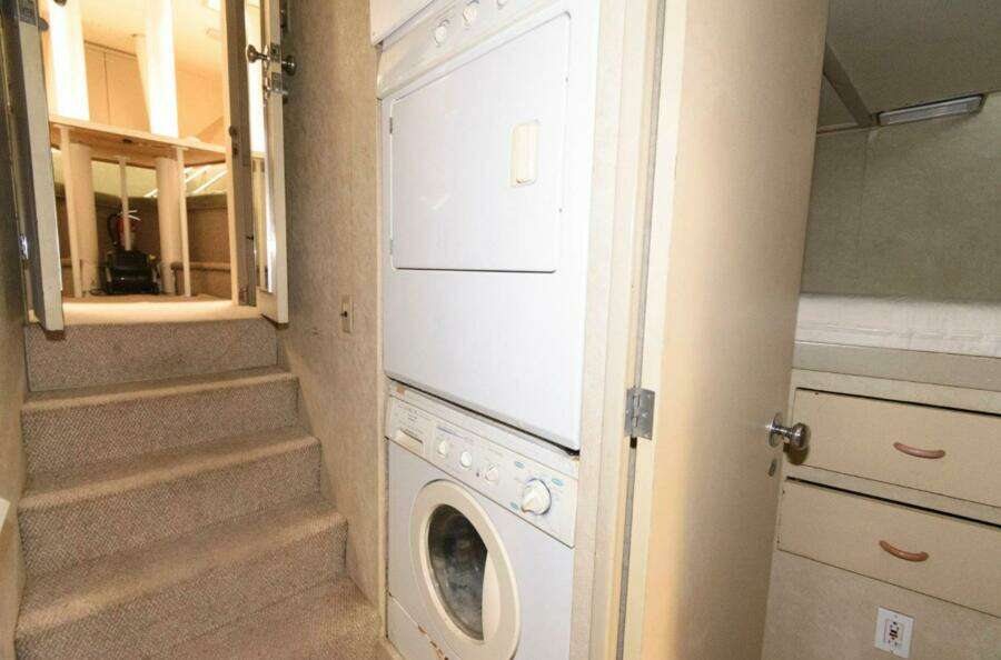 LIQUIDITY 102ft Broward Yacht For Sale