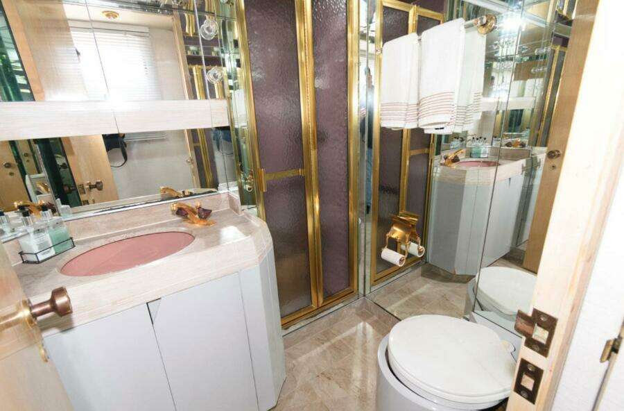 LIQUIDITY 102ft Broward Yacht For Sale