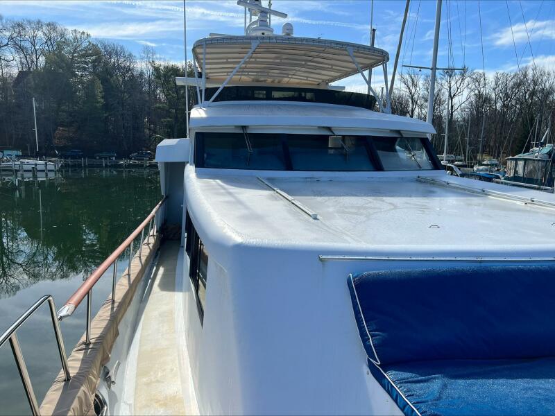 102' 1984 Broward Raised Pilothouse