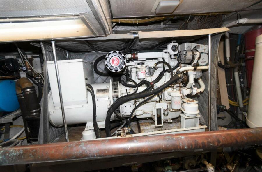 102' 1984 Broward Raised Pilothouse