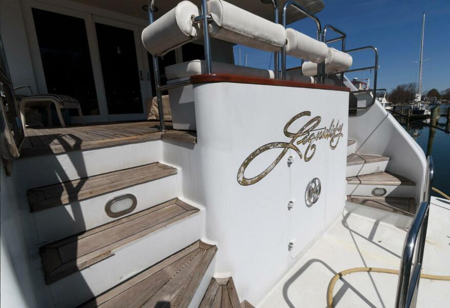 102' 1984 Broward Raised Pilothouse