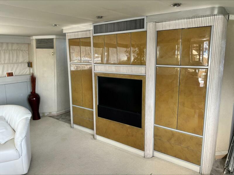 102' 1984 Broward Raised Pilothouse