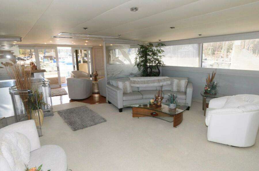LIQUIDITY 102ft Broward Yacht For Sale