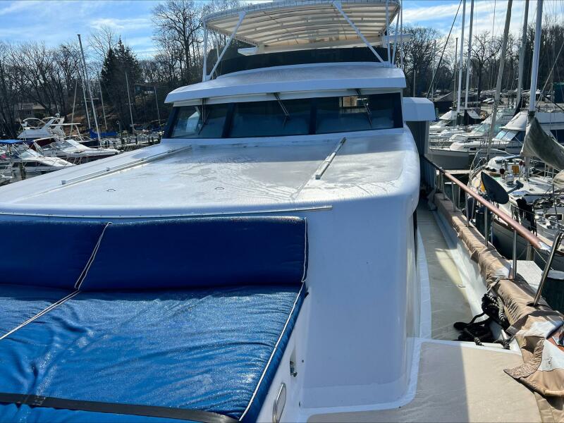 102' 1984 Broward Raised Pilothouse