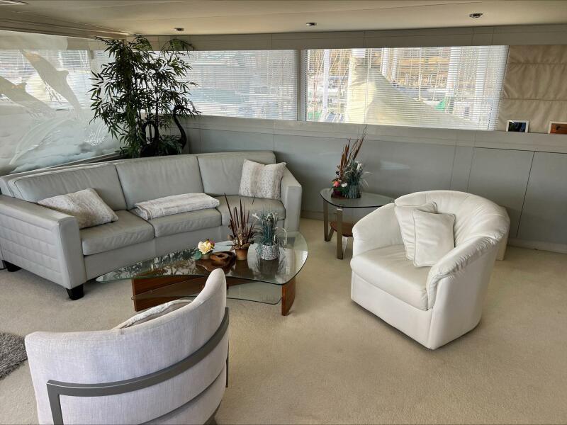 102' 1984 Broward Raised Pilothouse