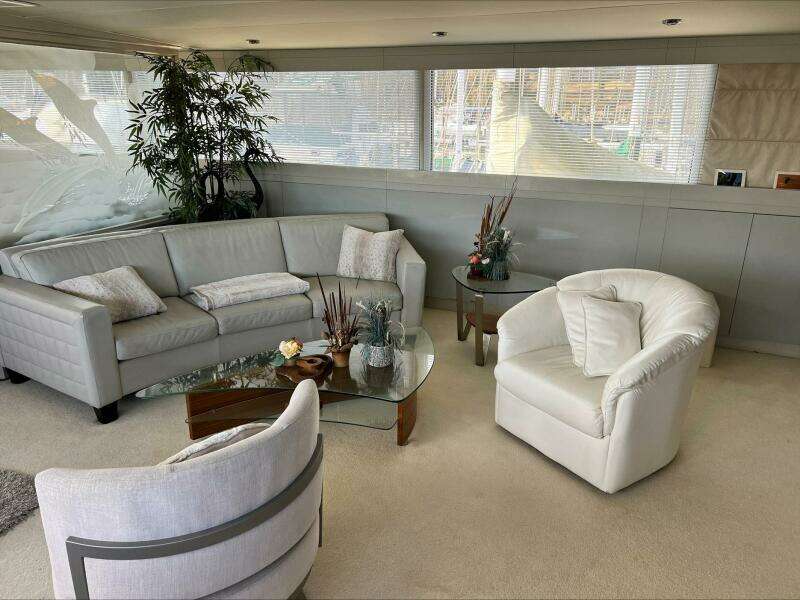 LIQUIDITY 102ft Broward Yacht For Sale