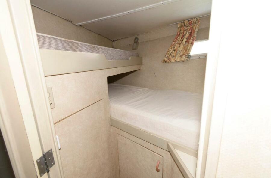 102' 1984 Broward Raised Pilothouse