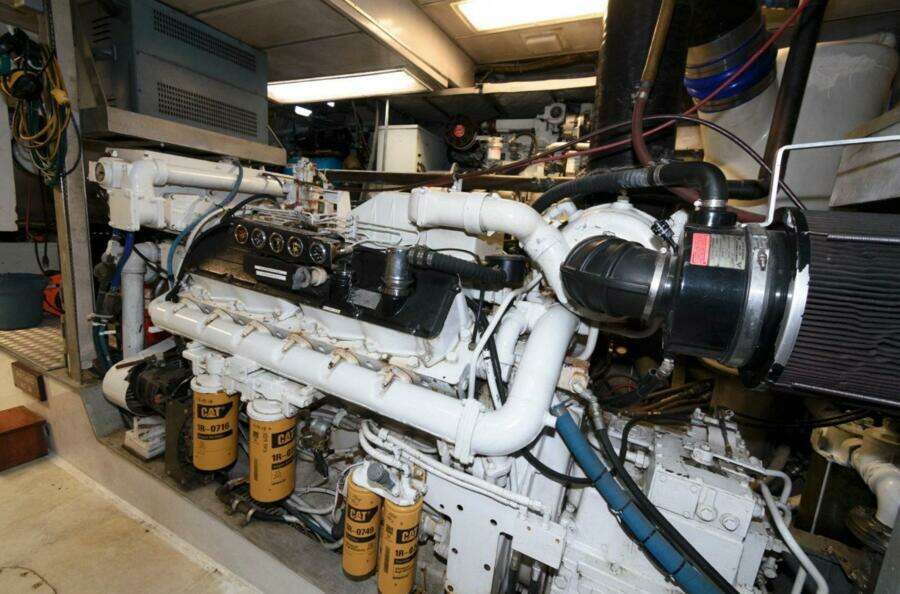 LIQUIDITY 102ft Broward Yacht For Sale