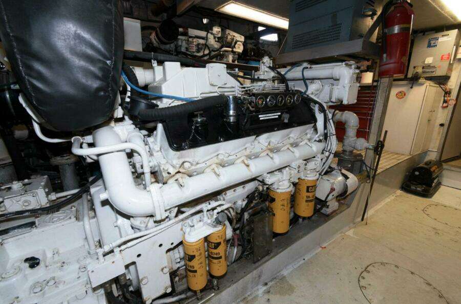 LIQUIDITY 102ft Broward Yacht For Sale