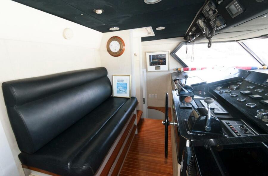102' 1984 Broward Raised Pilothouse