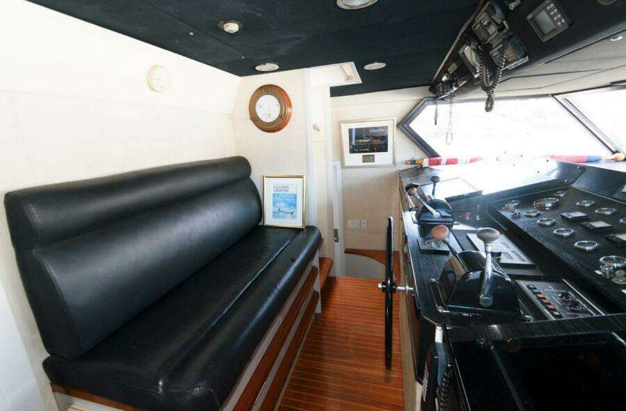 LIQUIDITY 102ft Broward Yacht For Sale