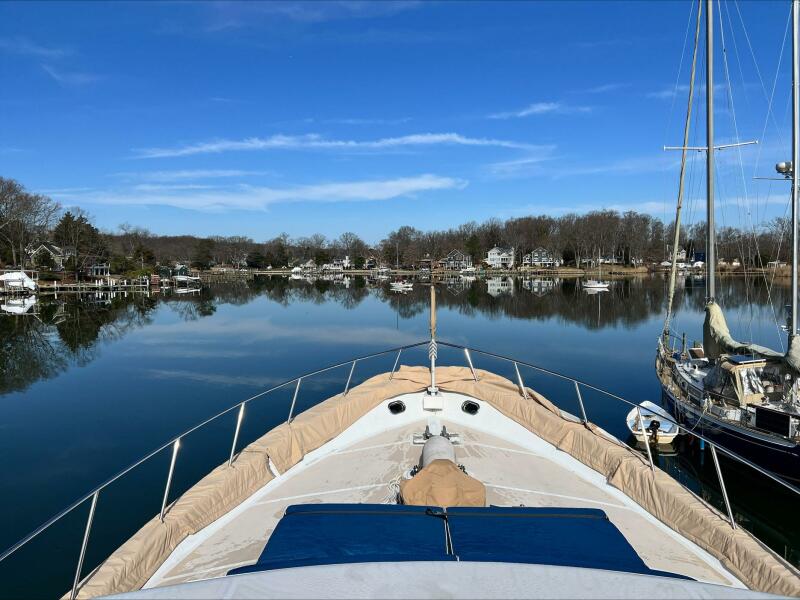 102' 1984 Broward Raised Pilothouse