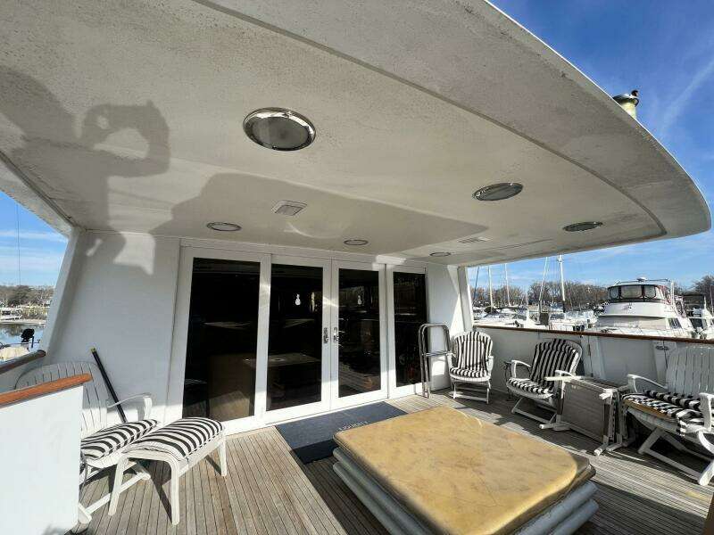 LIQUIDITY 102ft Broward Yacht For Sale