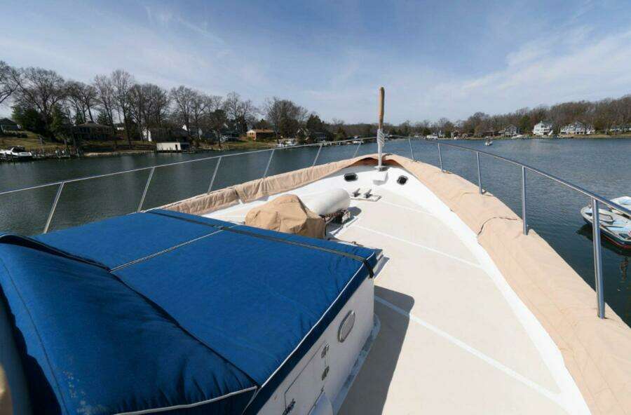 LIQUIDITY 102ft Broward Yacht For Sale