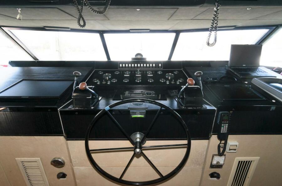102' 1984 Broward Raised Pilothouse