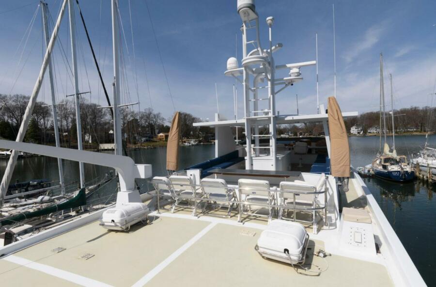 102' 1984 Broward Raised Pilothouse
